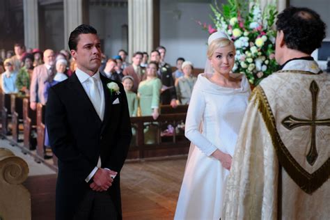 Call The Midwifes Helen George Olly Rix On Trixie And Matthew Wedding