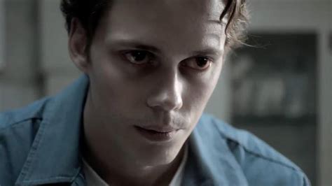 Bill Skarsgård Is Terrifyingly Good In Castle Rock The New Series By