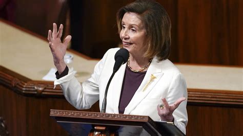 Pelosi Wont Seek Leadership Role Plans To Stay In Congress Chicago News Wttw