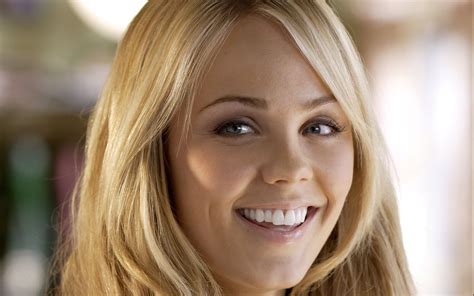 40 Laura Vandervoort Hd Wallpapers Background Images Wallpaper Abyss