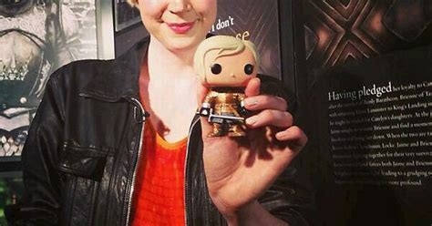 [no Spoilers] Gwendoline Christie Poses With Brinne Of Tarth Imgur