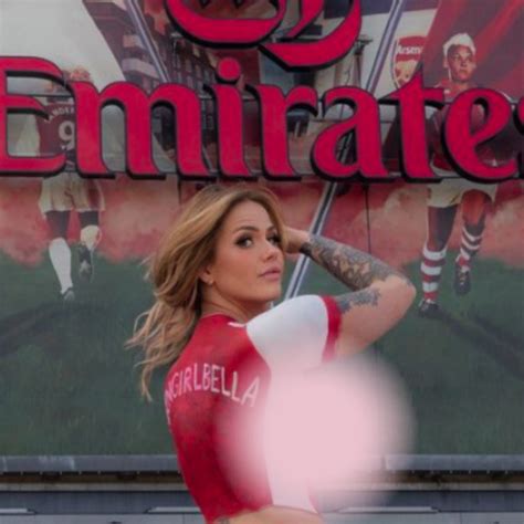 Greengirlbella Made Up For Lost Title For Arsenal Fans With Paint Shirt