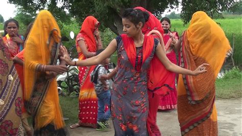 Desi Girl Dance High Performance Cute Dance By Village Girlvishesh Tv Youtube