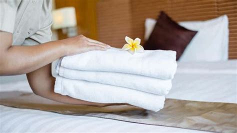 How Much You Should Be Tipping Hotel Housekeeping In 2023