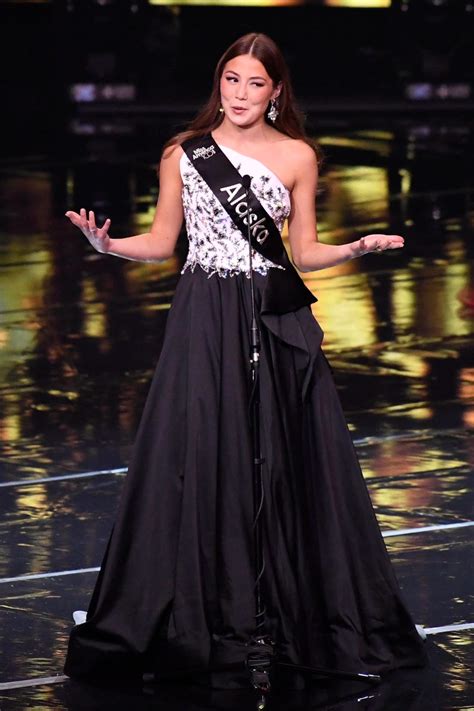 Miss America 2022 Miss Alaska Emma Broyles Crowned 100th Winner