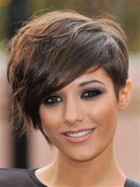 Best Short Haircuts For Oval Faces Over 40 A Guide For Relaxed English
