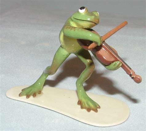 Hagen Renaker Miniature Ceramic Animal Figure Frog Fiddle Player 3181