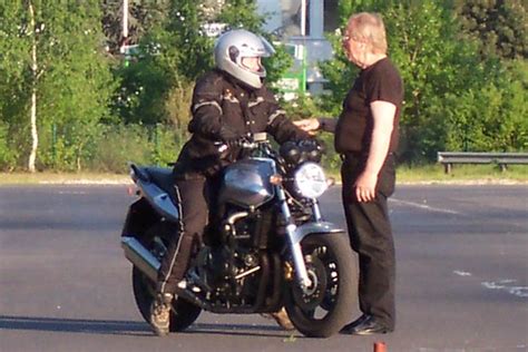 Good beginner gear for short, small framed women who ride motorcycles. Tips for Women: Getting Started as a Motorcycle Rider