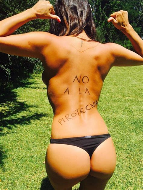 Silvina Escudero Posó En Topless Para Pedir Que En Las Fiestas No Se