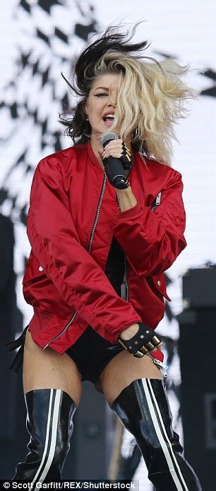 Fergie Puts On Sexy Display At Wireless Festival In London Daily Mail
