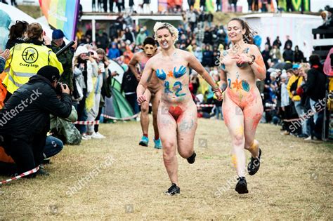 Festivalgoers Take Part Naked Run Roskilde Photos Ditoriales De