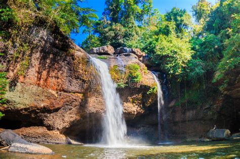 Heo Suwat Waterfall In Nationalpark Khao Yai Stockfoto Bild Von