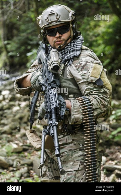 United States Army Ranger Machine Gunner In The Forest Stock Photo Alamy