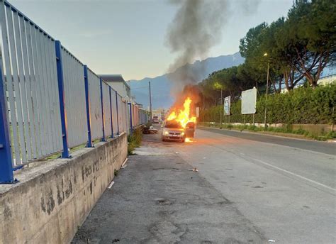 Castellammare Muore Carbonizzato In Auto Aperta Linchiesta Metropolisweb