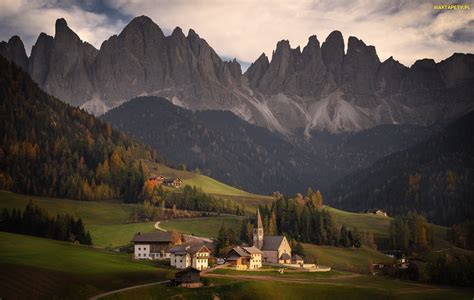 Tapety Zdjęcia Kościół Domy Włochy Dolomity Masyw Odle Góry