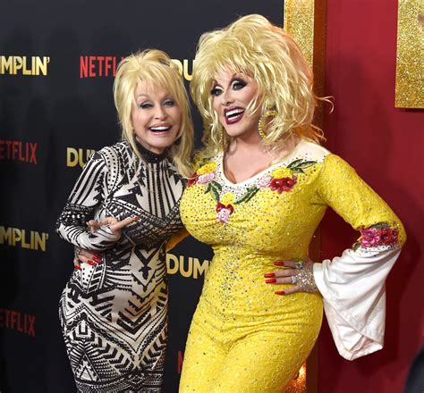 Dolly Parton With Drag Queen At Dumplin Premiere Popsugar Celebrity