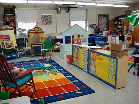 I Like The Displays On The Back Of The Shelves Prek Classroom Kindergarten Classroom Setup