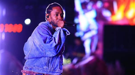 kendrick lamar stops white fan using n word on stage at concert bbc news