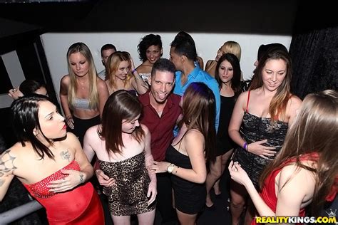 Heiße Club Mädchen Gehen Raus Um Mit Ihren Freunden Gefickt Zu Werden Porno Bilder Sex Fotos