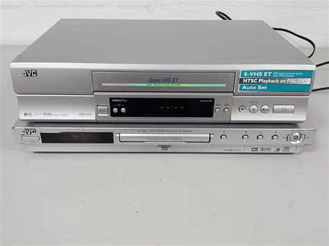 JVC HR S5965 VHS Video Recorder With JVX XV N33 DVD Super Player