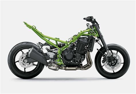 Kawasaki Z900 Naked Motorcycle Superb Power Handling
