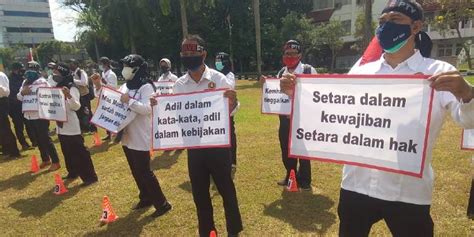 Pegawai Eks Yayasan Upn Veteran Yogyakarta Unjuk Rasa Soal Status