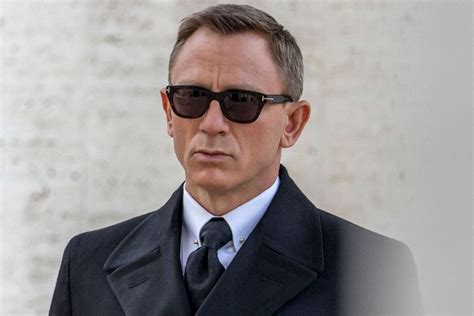 How To Get Daniel Craigs Hair Cut As James Bond In Spectre British Gq British Gq