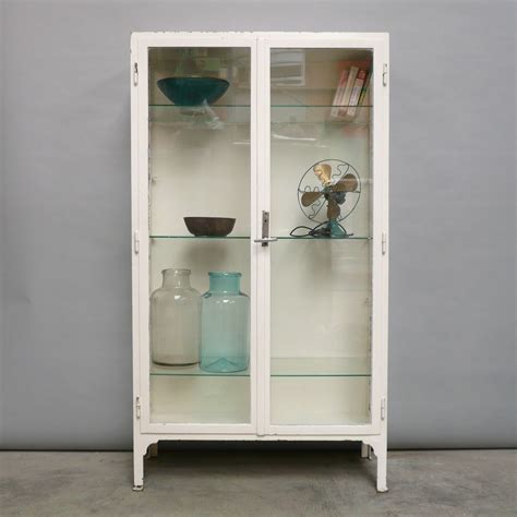 We did not find results for: Vintage White Medicine Cabinet, 1940s for sale at Pamono