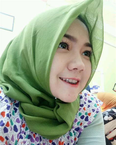 Gambar Cewek Jilbab Cantik Indonesia Cantikamagz