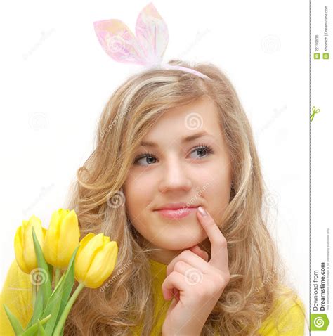 Jolie Fille Dans Le Costume De Lapin Dester Avec Des Tulipes Photo Stock Image Du Drôle