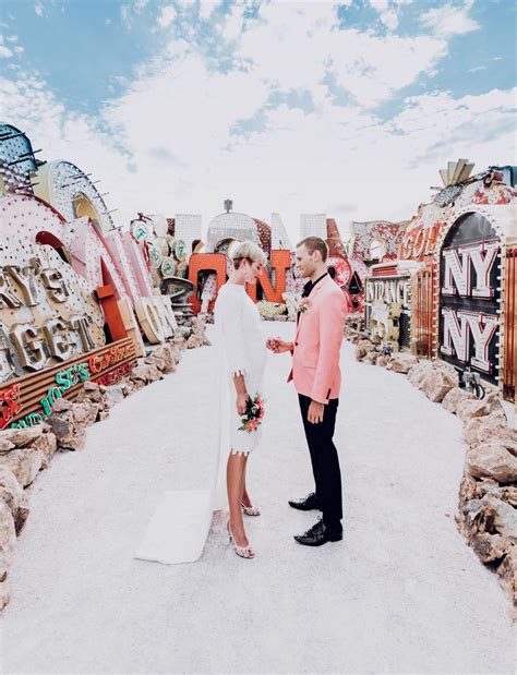 Lucky In Love This Quintessentially Las Vegas Drive Thru Elopement Is Super Kitschy Adorable