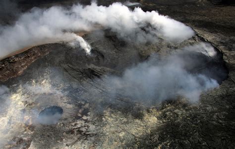 Lava Pit Forms After Collapse Of Puu Oo Slope Honolulu Star Advertiser