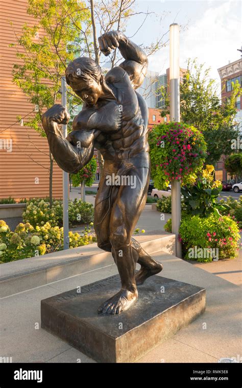 Arnold Schwarzenegger Statue Columbus Ohio Stock Photo Alamy
