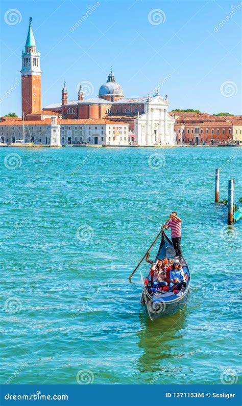 Vele Della Gondola Contro L Isola Di San Giorgio A Venezia Italia Fotografia Editoriale