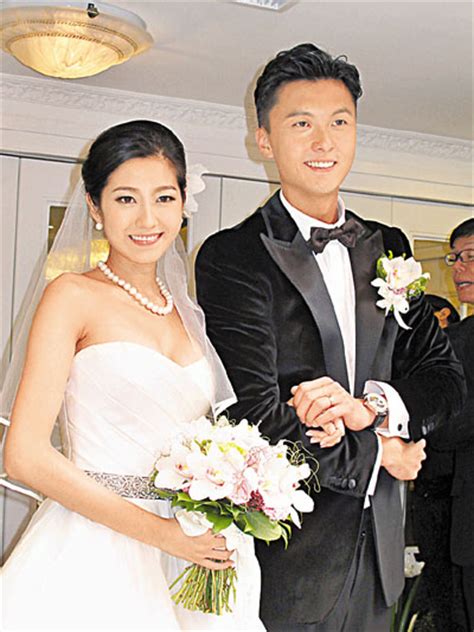 The site owner hides the web page description. 王浩信 陳自瑤「8條1」好日子成婚 - 香港文匯報