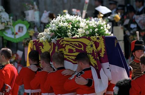 Footage Of Princess Dianas Funeral Shows Just How Devastated Public