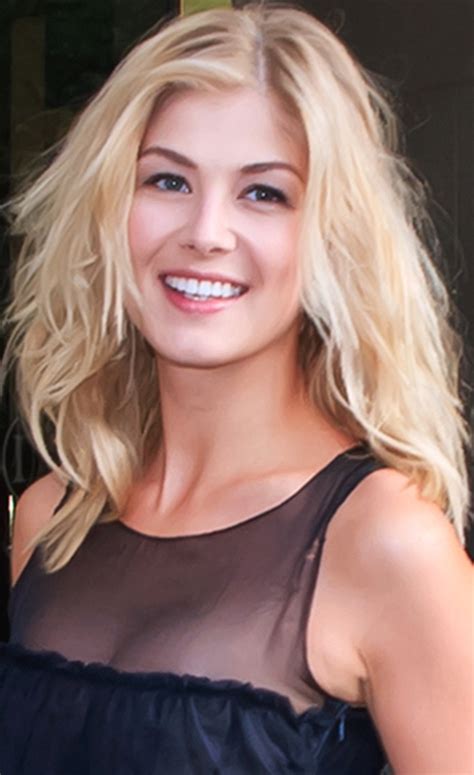 Rosamund Pike Plastic Surgery Before And After Celebrity Sizes