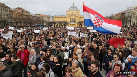 Tisíce Chorvátov V Uliciach Záhrebu Protestovali Proti Domácemu Násiliu