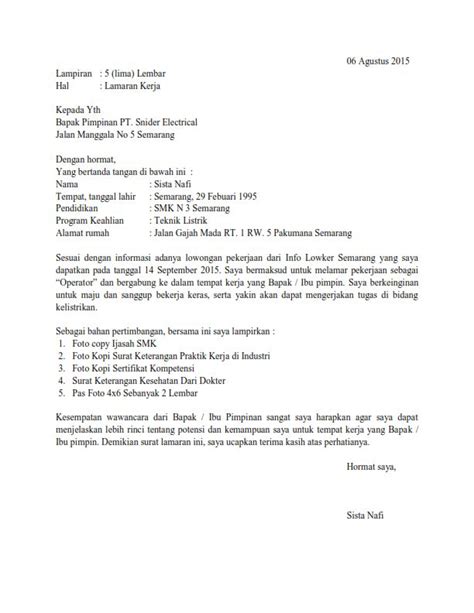 Contoh cv (curriculum vitae) lamaran kerja yang baik dan benar, menggunakan bahasa indonesia dengan format dan desain menarik dalam bentuk file dokumen doc (word) dan pdf yang bisa di download secara gratis. Surat Lamaran Waiter Bahasa Inggris