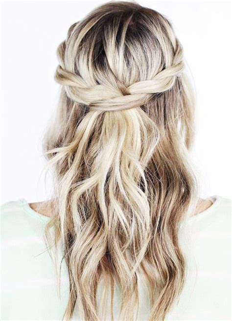 Shoulder length hair with messy waves. 5-Minute Hairstyles for Medium-Length Hair (With images ...