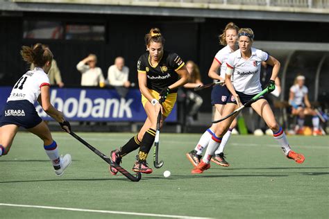 Блог world hockey dude все стадионы кхл за 13 лет. Alle camera's gericht op damestopper Den Bosch - SCHC ...