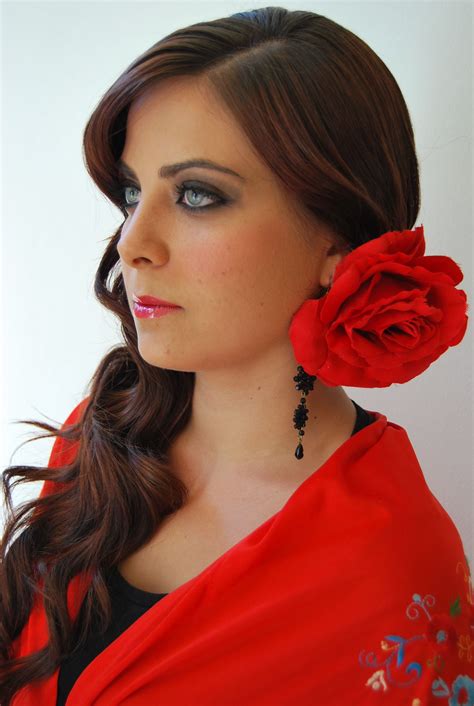 Flamenca De Rojo Mexican Hairstyles Spanish Hairstyles Hair Styles