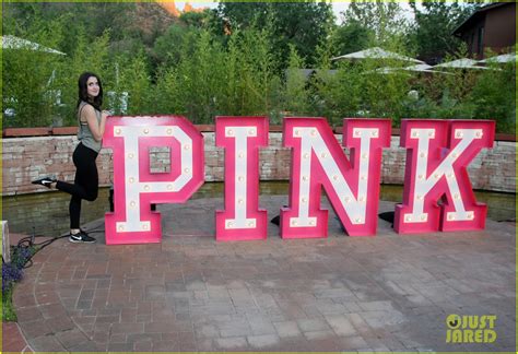 Laura And Vanessa Marano Unplug At Victoria S Secret Pink Grl Pwr Retreat Photo 1244128 Photo