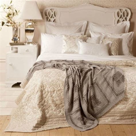 Shabby Chic Bedding Sets A Romantic Atmosphere In A