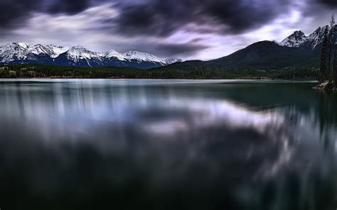 Фотографии Канада Pyramid Lake In Alberta Горы Природа Небо Озеро