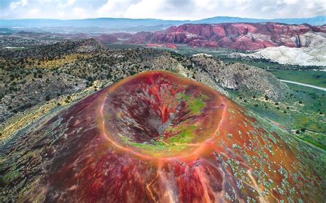 The Cinder Cone Volcano North Of St George Dubbed The Veyo Volcano