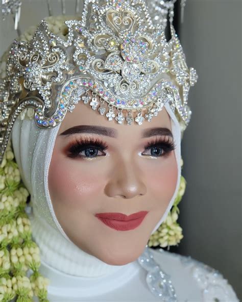 Riasan Pengantin Sunda Siger Hijab Vas Bunga Terbuat Dari Bahan