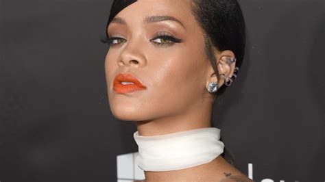 Now That Rihannas Back On Instagram Heres 9 Things We Want To See