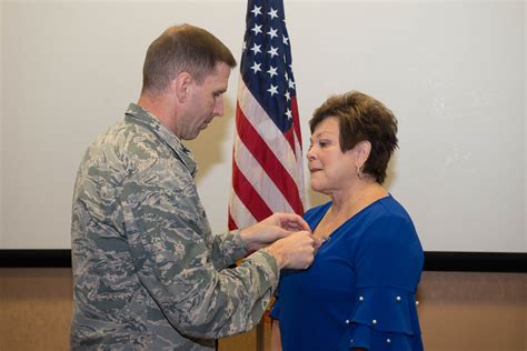 55th Cs Honorary Commander Receives Award Offutt Air Force Base News