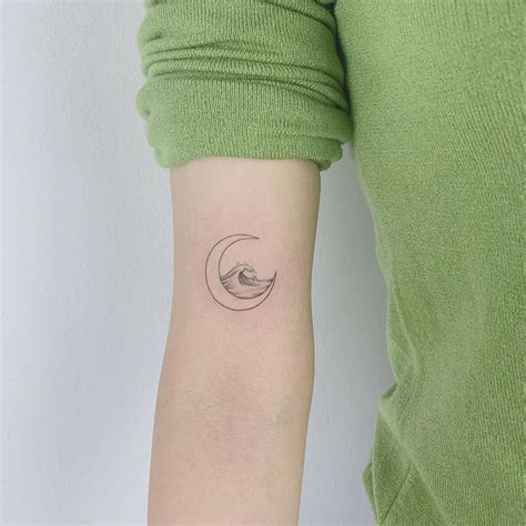Moon And Wave Tattooistdante Discreet Tattoos Waves Tattoo